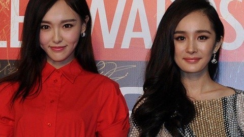 壹周联播 中国好闺蜜杨幂唐嫣合体秀美腿