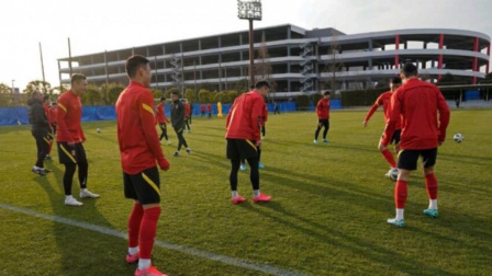 中国男足冲击2022世界杯 记者赵宇：战日本赛前动员，李霄鹏用三个“对得起”鼓舞国足