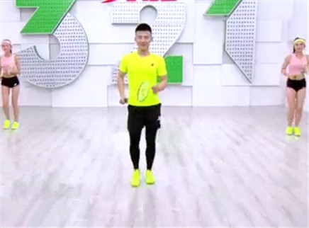 321动起来 何炅私教教你羽毛球拍瘦身操