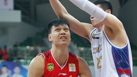 CBA 18/19赛季 天津VS八一第三节：许钟豪压哨快攻打进，天津93-80八一