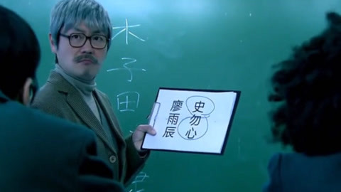 粤讲越好玩 姑娘模仿李思捷粤语点名，粤语说的差的老师，真是太有趣了