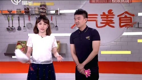 人气美食 排骨年糕风靡九十年 甜糯酱汁外脆里嫩！