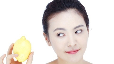 健康诊聊室 引起斜视眼的因素有哪些