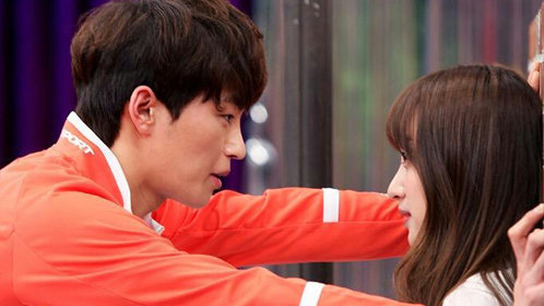 女汉子Hani遭壁咚秒变小鸟依人