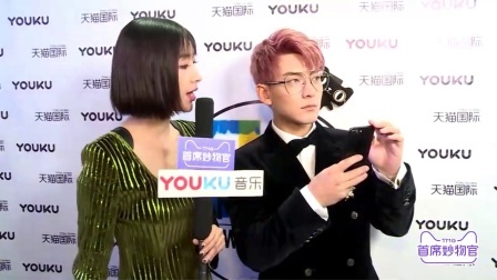 全美音乐奖 2017 陈翔出席红毯 搞笑爆料不认识拍照合影人