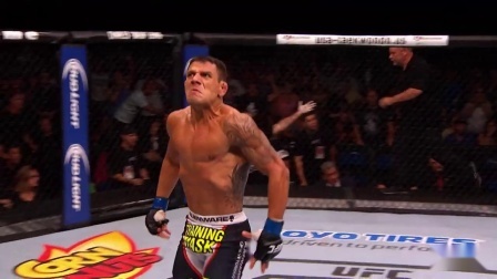 UFC终极格斗冠军赛 比狠人还多一点！盘点安乔斯生涯五大终结