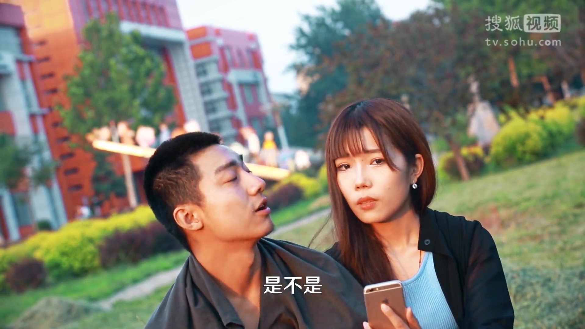 学校里的疯子 学校里的疯子  遇满嘴臭韭菜味美女咋整