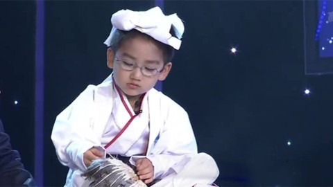 饭没了秀 魔宝演绎三国梦 帅气小宝炫全场
