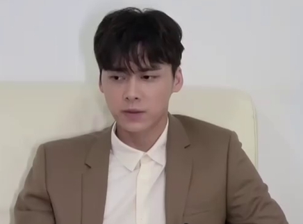娱乐急先锋 李易峰表示想念军队大白馒头