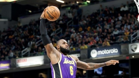 NBA热辣资讯 看呆了！詹姆斯轰39分 多个庆祝动作太惊艳