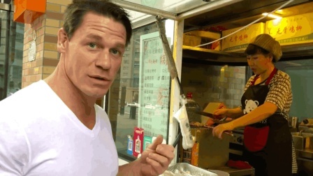 WWE在中国 约翰塞纳在中国街头撸串