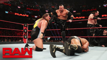 WWE RAW 2019 重力机小胖表演边绳下坠