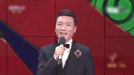 2018狗年央视春晚 跳伞队员空中祝福 春来福到