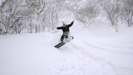 急速狂野，环球滑雪旅行家带你体验北海道冲浪式滑雪