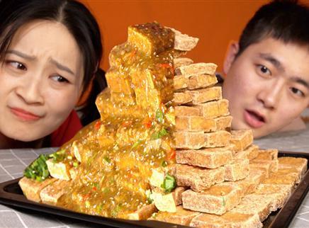 盗月社食遇记 2020 在家做黄金臭豆腐把室友熏醒了