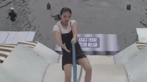 男生女生向前冲 第九季 妈妈穿着背带裤闯关也是最酷的