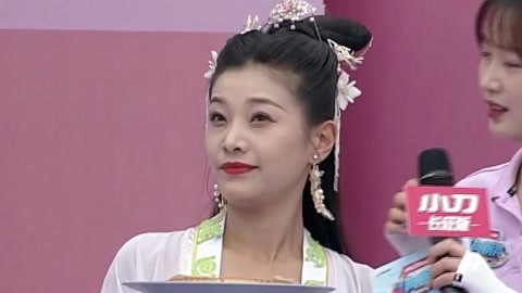 冲小妹变身嫦娥送月饼 女教师带月饼闯关