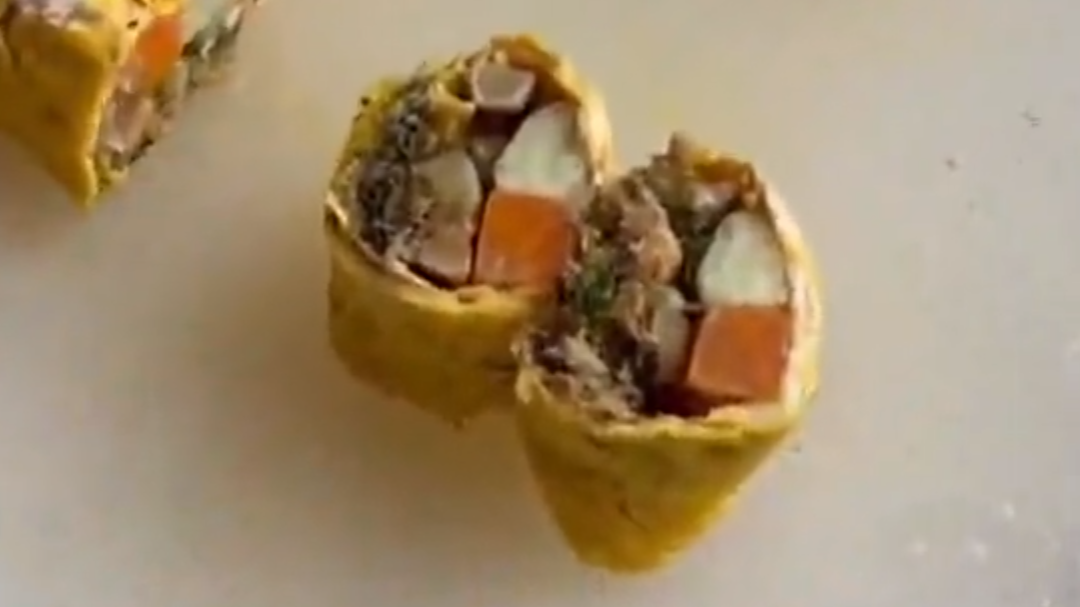 人气美食 鸡蛋创意冷热两吃 中式鸡蛋卷
