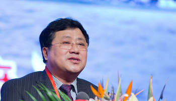 营口人,大学文化,曾在沈阳弹簧厂工作.