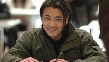中文名称:薛皓文 国籍:匈牙利 民族:汉 星座:双子座 血型:b型 身高