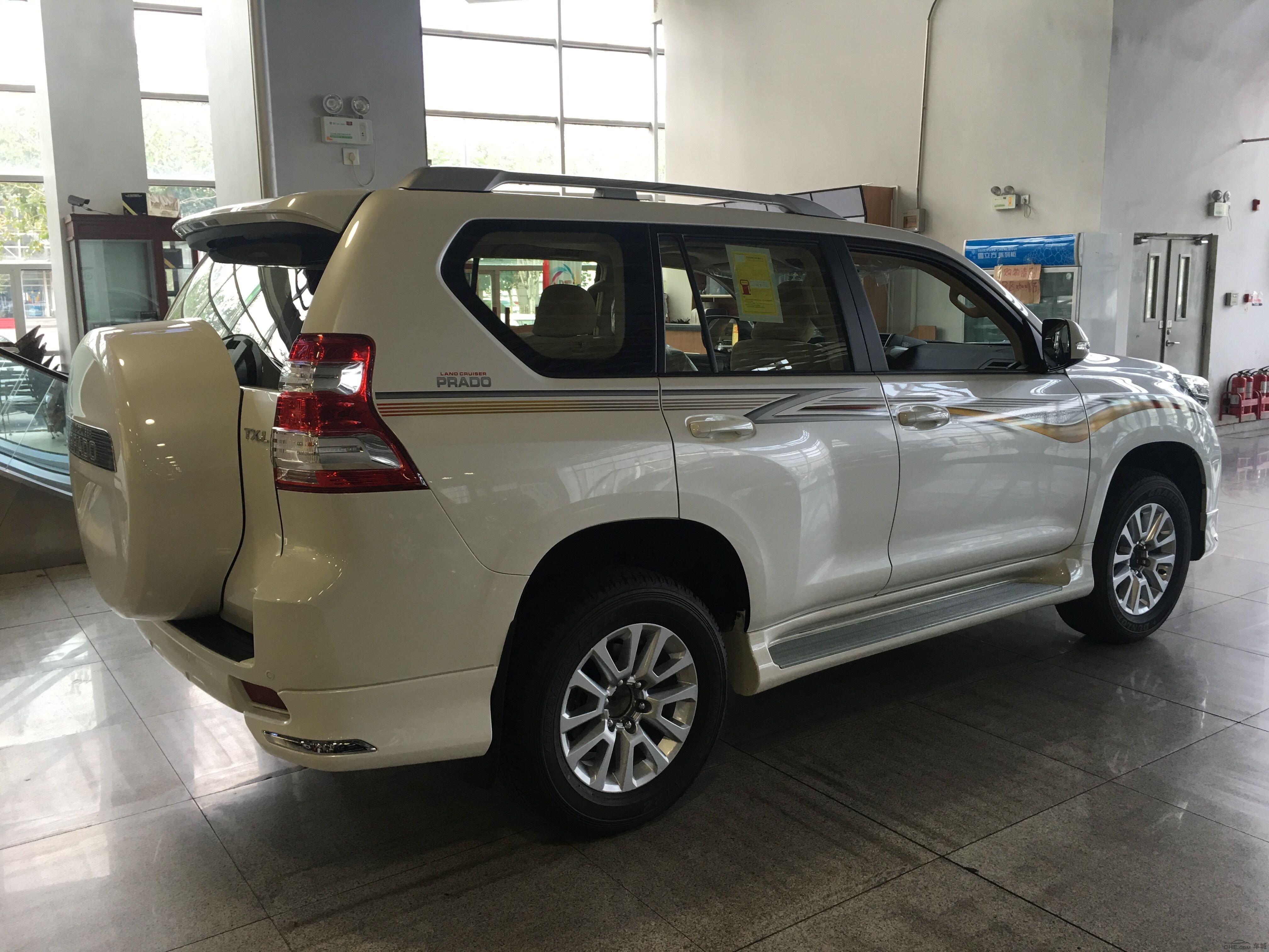 10款霸道2700天窗2气价格37万抢购中