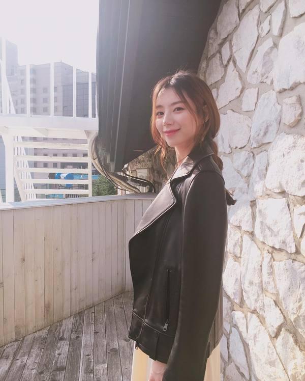 裴勇俊娇妻朴秀珍涉嫌搞特权害死人?17岁出道,30岁嫁人