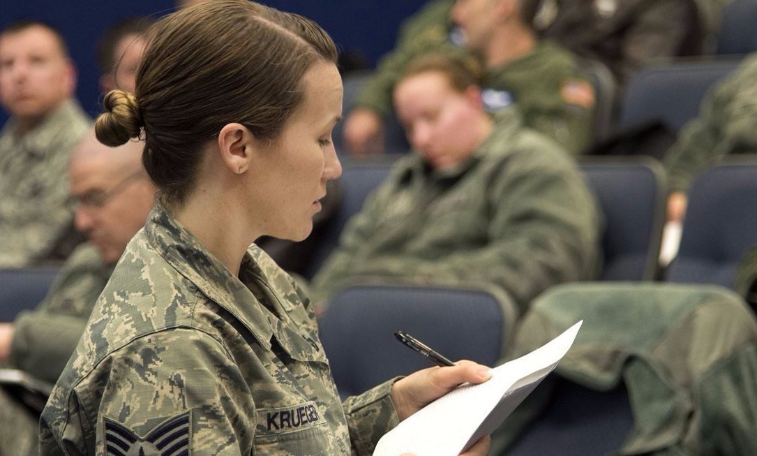 美国女兵日常都在做些什么?