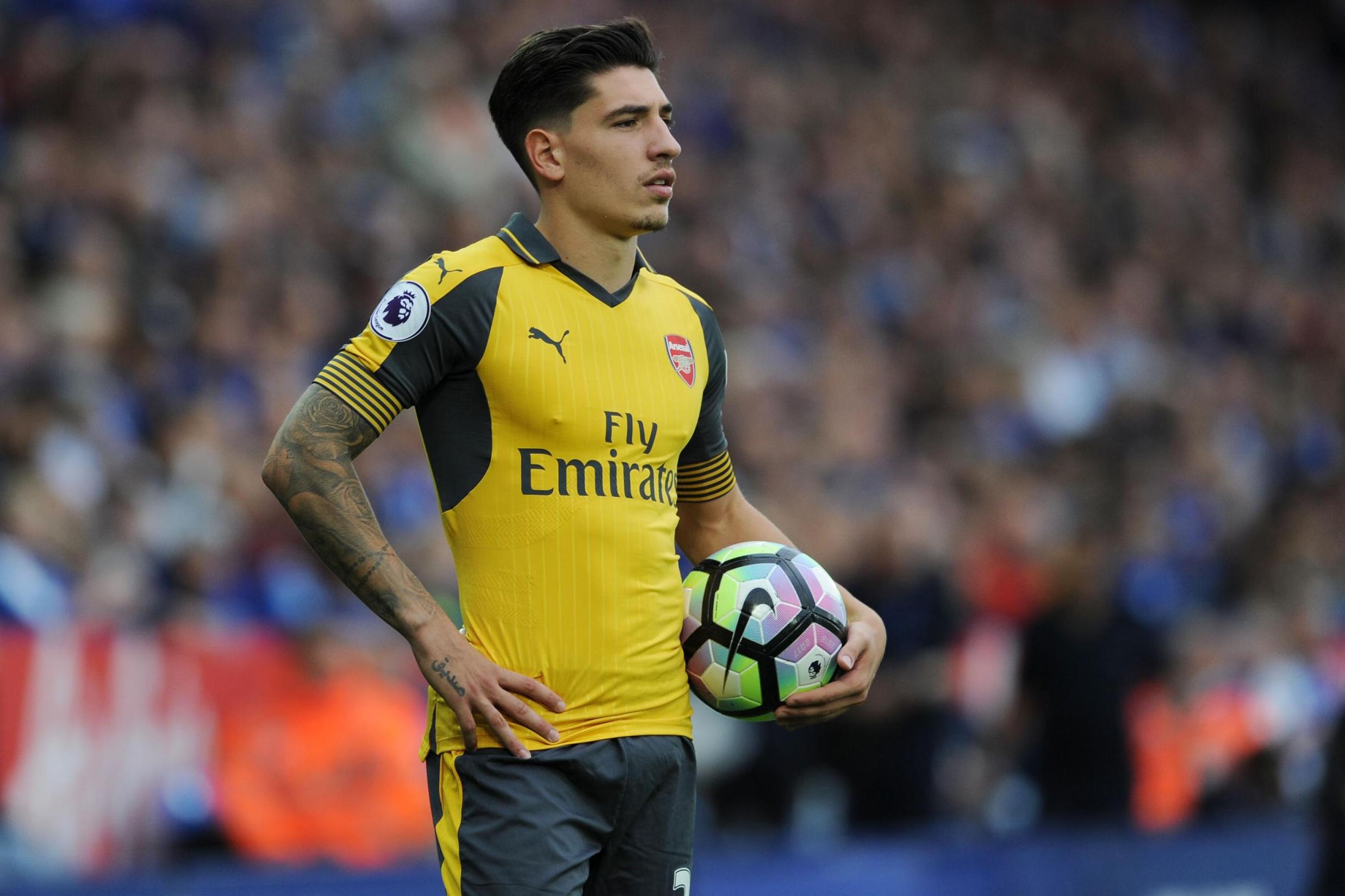 gif:阿拉巴传中造贝莱林手球,裁判未判点球