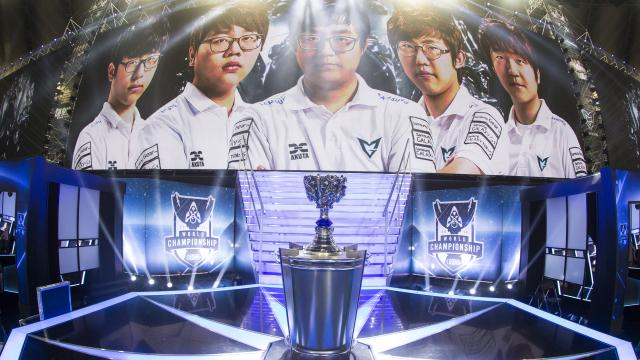 ssw(三星白)战队隶属于韩国三星集团,曾在s4的时候与ssb(三星蓝)组成