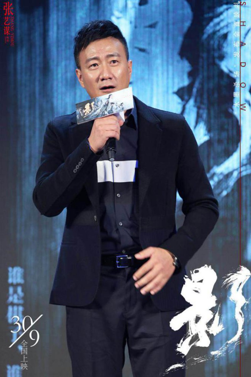 胡军《影》北京首映获赞"英雄典范",亲手设计卫衣回赠主创!