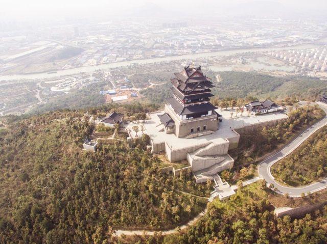 因過竹院逢僧話, 又得浮生半日閒. 《登山》李涉