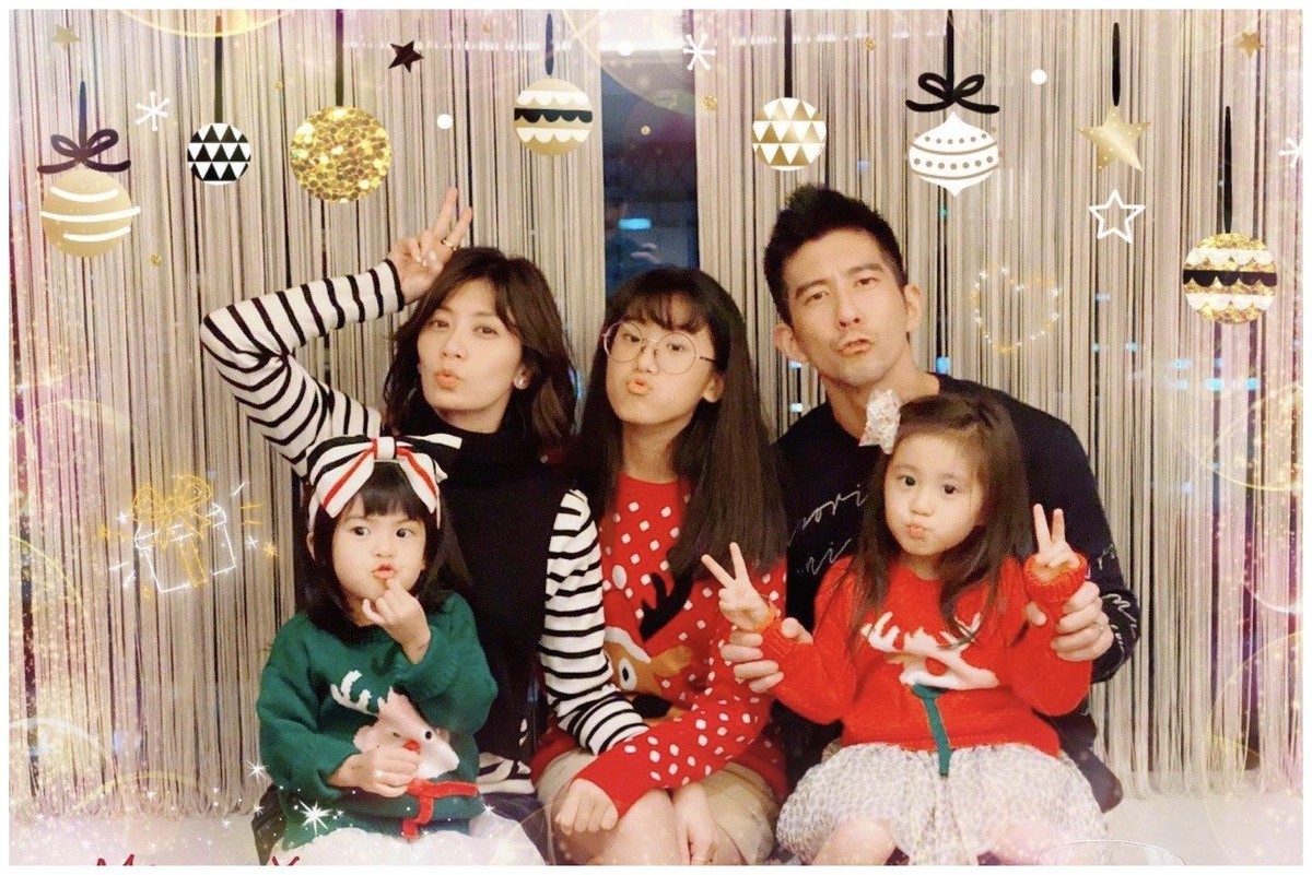 贾静雯花式辟谣怀四胎生了仨了对社会很有贡献了