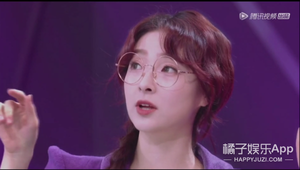 她叫于美红,以前其实是快手上的红人来着,快手的粉丝管她叫"红姐"