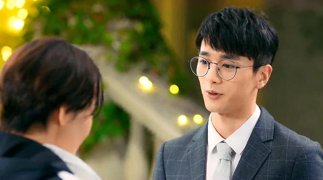 年下男五三为爱加班,浪漫的灯光秀搞起来,直视御姐:喜欢吗?