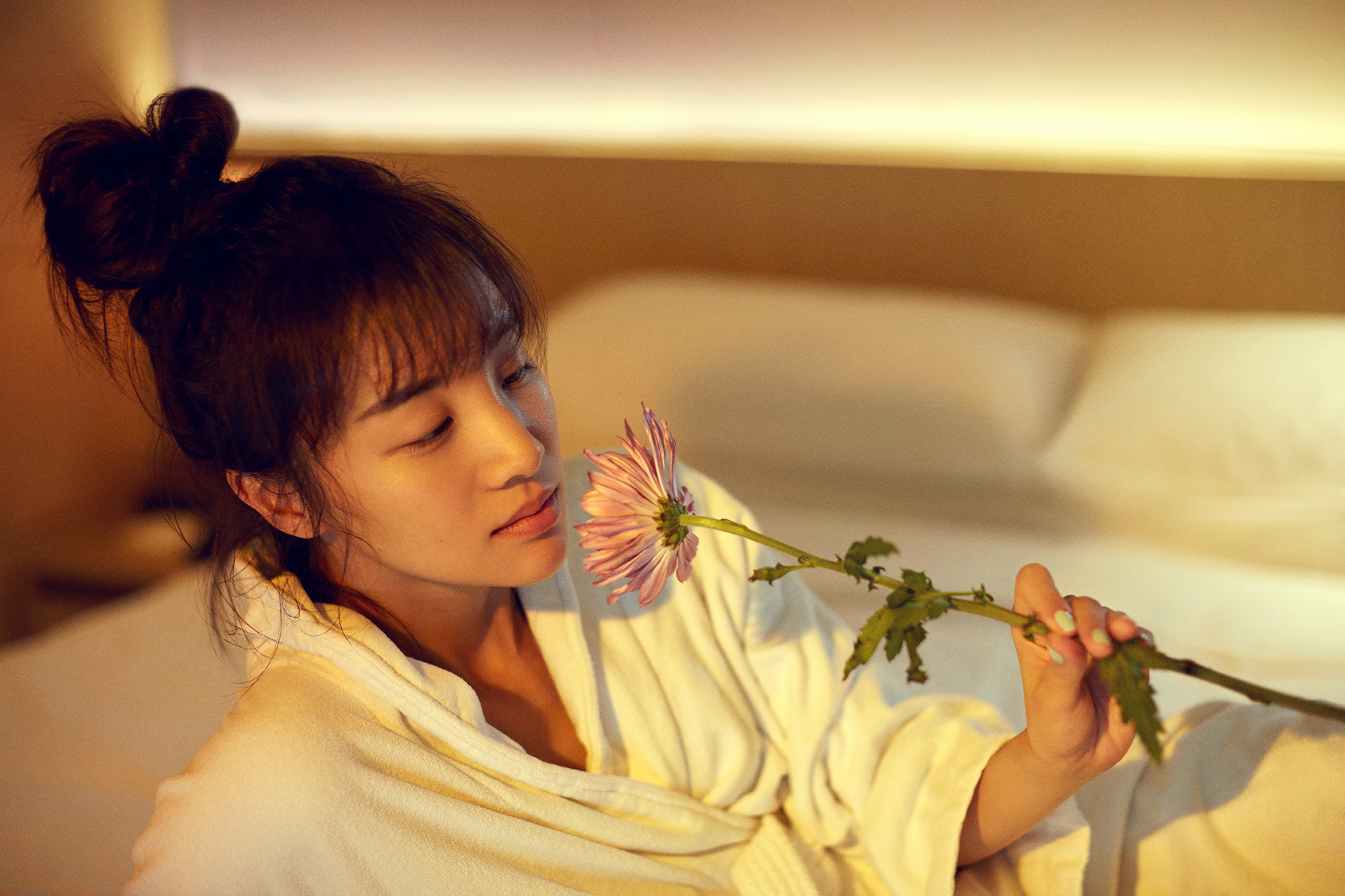 "别忘了问候生活"写真第三弹!章龄之镜中诠释仪式感