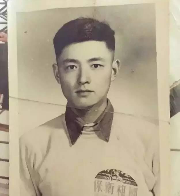 bobbiwy:爷爷年轻时也是帅我一脸