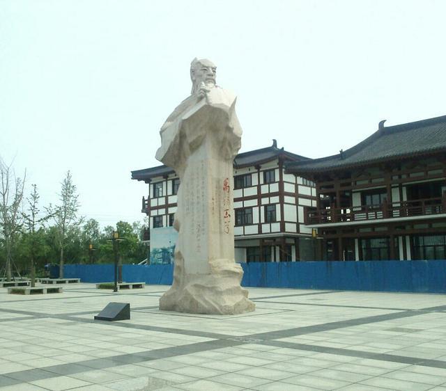 他们交情甚笃,才华相当,就连经历也出奇的一致,真是百年难见