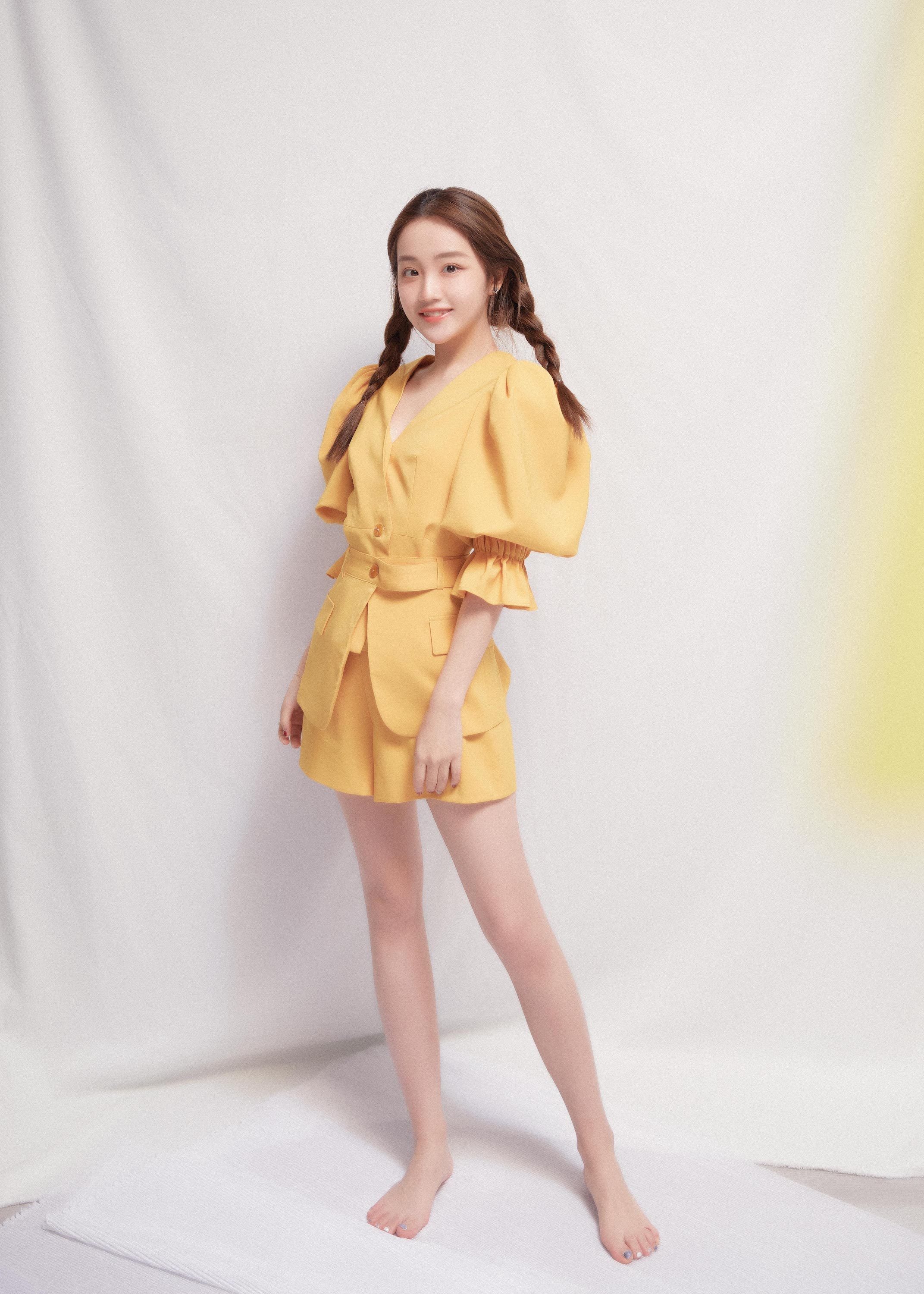 元气少女杨志雯表情包写真曝光古灵精怪可爱十足