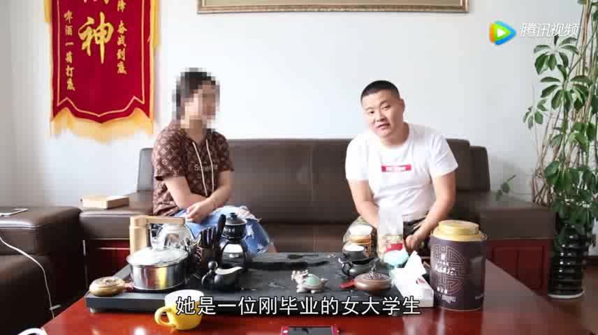 【默认专辑】叉子恶搞,男友借钱让女友整容,变漂亮后竟然做