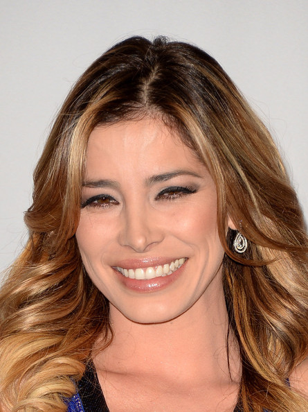 委内瑞拉模特艾达-耶斯皮卡现在在意大利红得发紫,电视5台的剧场秀