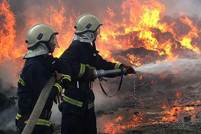 消防战士救火被殴打,目前4人施暴者因涉嫌寻衅滋事已被刑拘