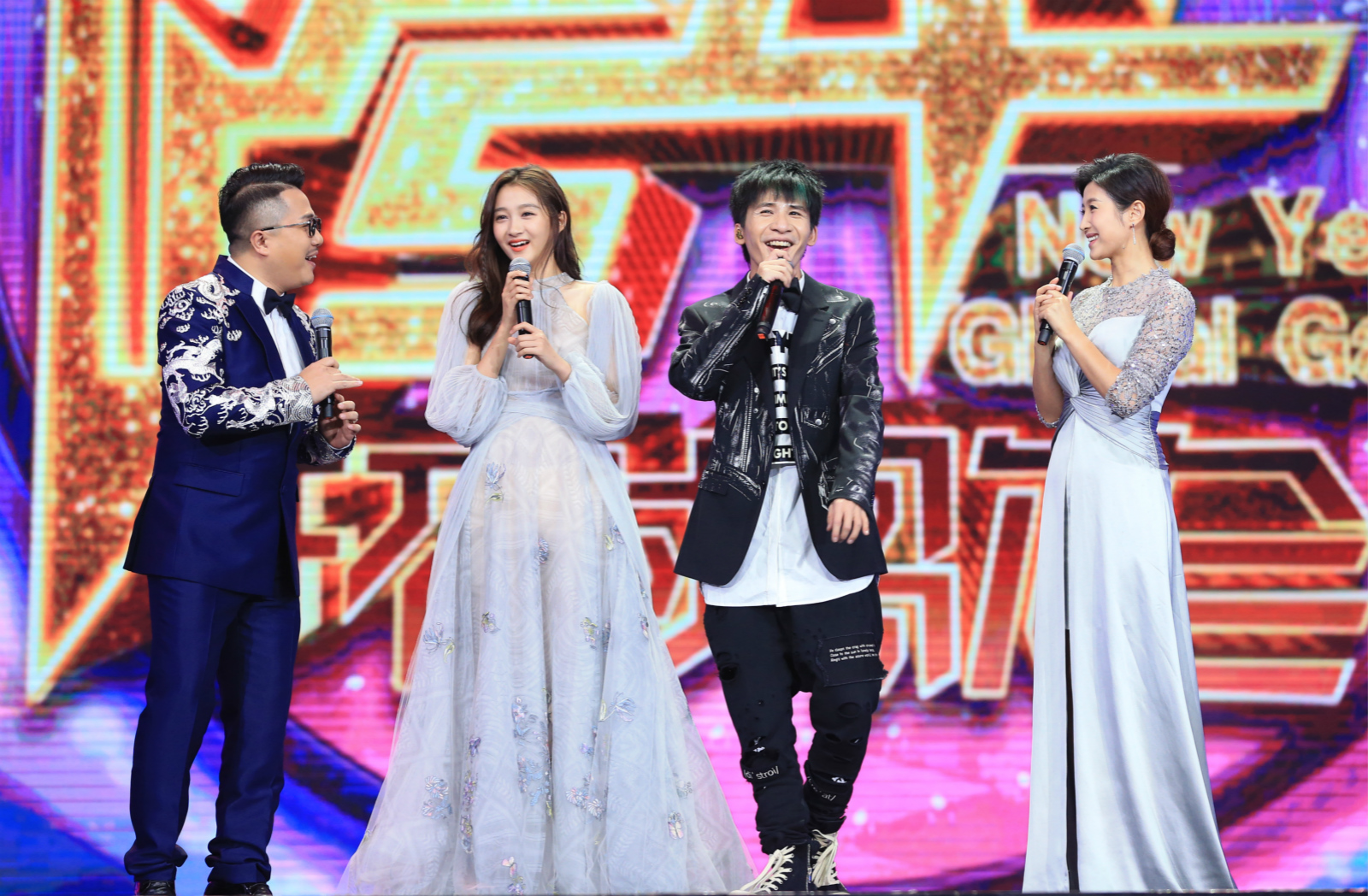 大张伟关晓彤btv跨年歌会大秀"京片子"