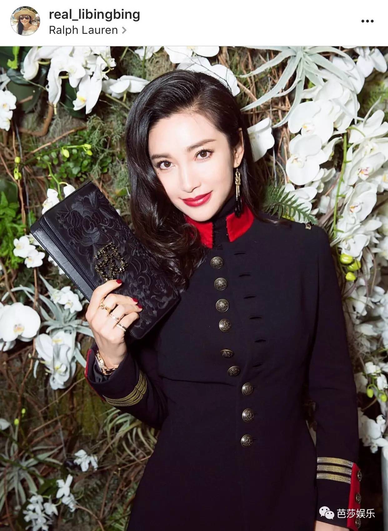 海军蓝的夹克,衬得冰姐贼帅贼帅的