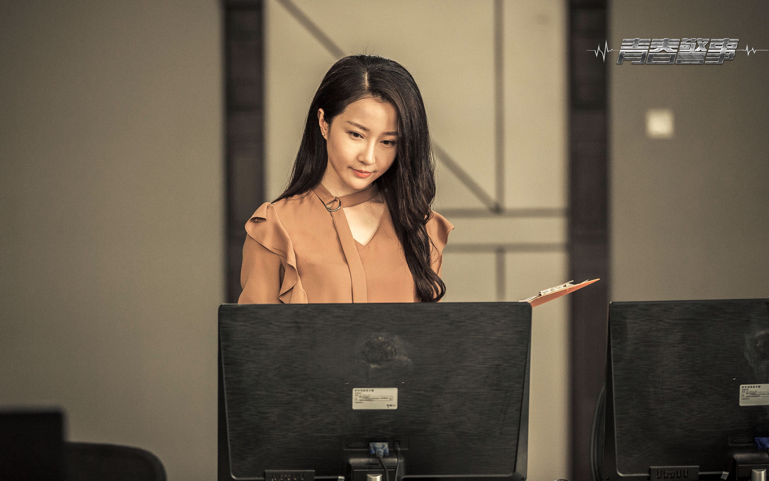 周奕彤《青春警事》今晚开播 科研精英艾米演绎无间证人