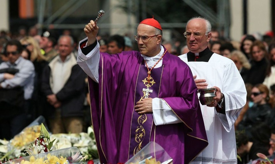 并通过贿赂统治阶级的政策最终将天主教传入越南,尔后发展迅速