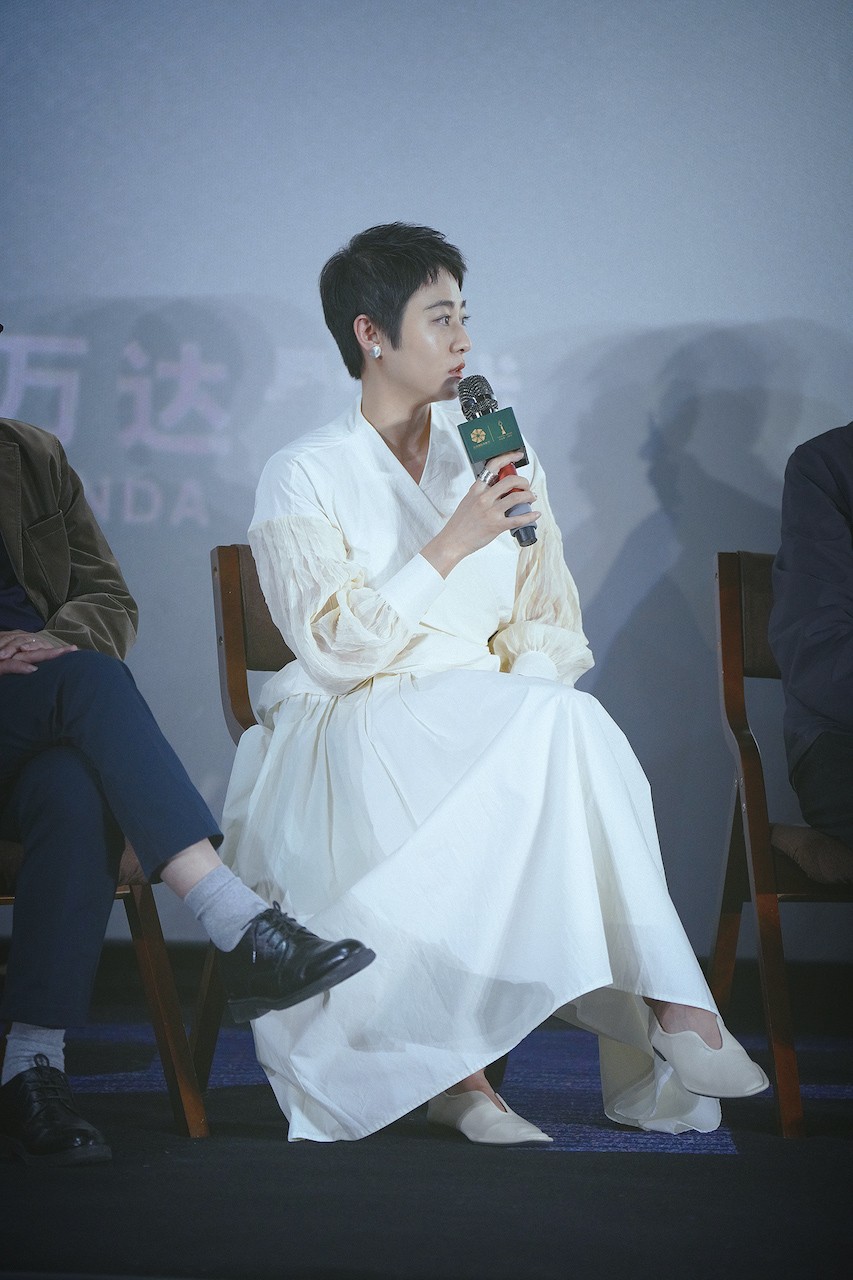 《白塔之光》北影节首映 主演南吉笑称与辛柏青共舞“脚步慌乱” - 360娱乐,你开心就好