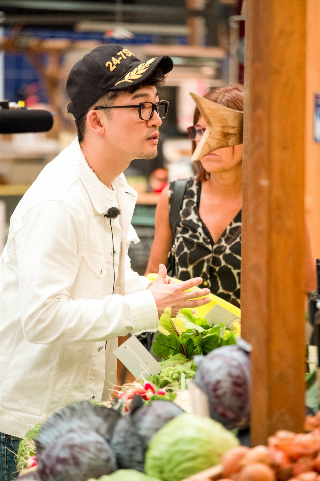 《中餐厅2》首播困难升级 苏有朋"秘制"盐酥鸡获赞