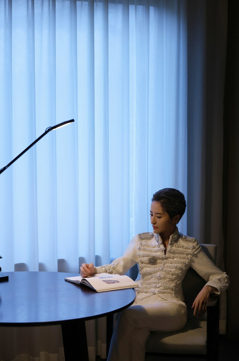 蒋一侨亮相央视2023重阳特别节目 摇滚演绎《远走高飞》获观众称赞 - 360娱乐,你开心就好