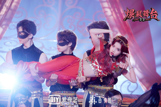 《爆裂舞台》总决赛冲刺夜单依纯连线竞演 邀学长学姐组乐队助阵