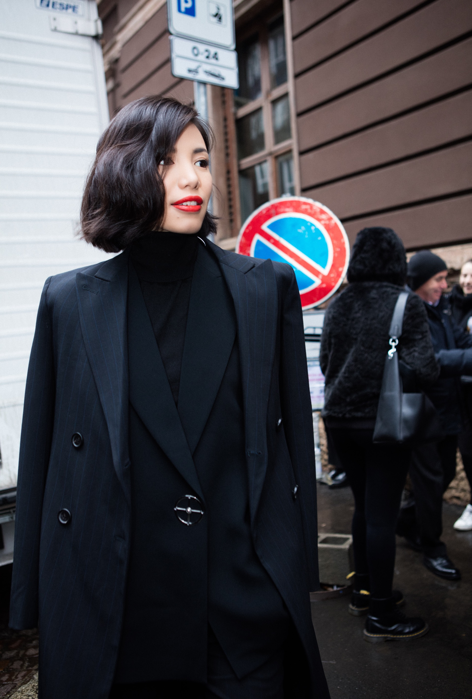 美艳与总攻气质并存!时尚主播linda米兰演绎错落时尚